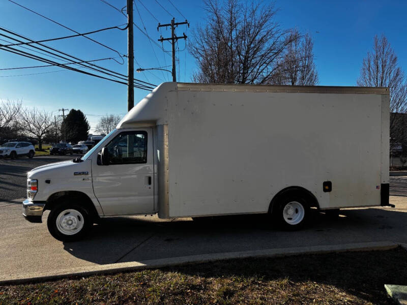 2018 Ford E-Series Cutaway Base photo 10