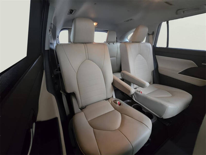 2022 Toyota Highlander Hybrid XLE