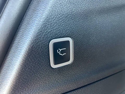 2025 Chrysler Voyager LX