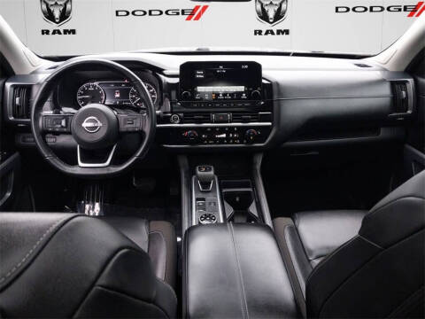 2023 Nissan Pathfinder SL