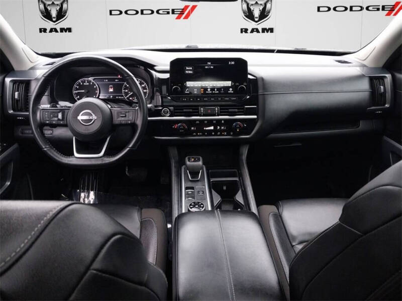 2023 Nissan Pathfinder SL