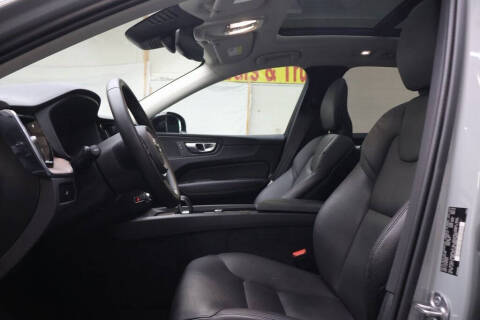 2024 Volvo XC60 B5 Plus Dark Theme