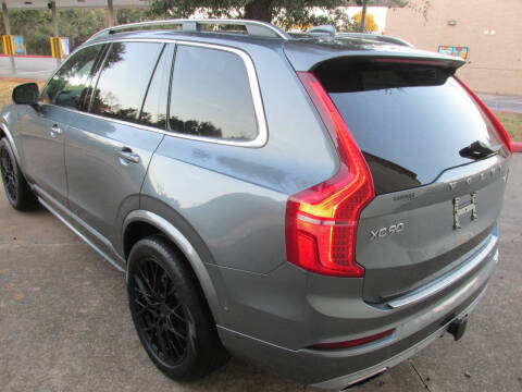 2016 Volvo XC90 T6 Momentum