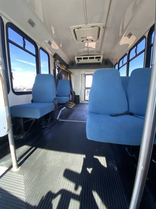 2005 Ford E-Series E-350 SD