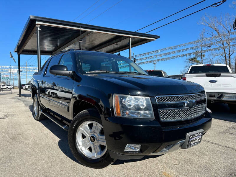 2011 Chevrolet Avalanche for sale at Quality Investments in Tyler TX