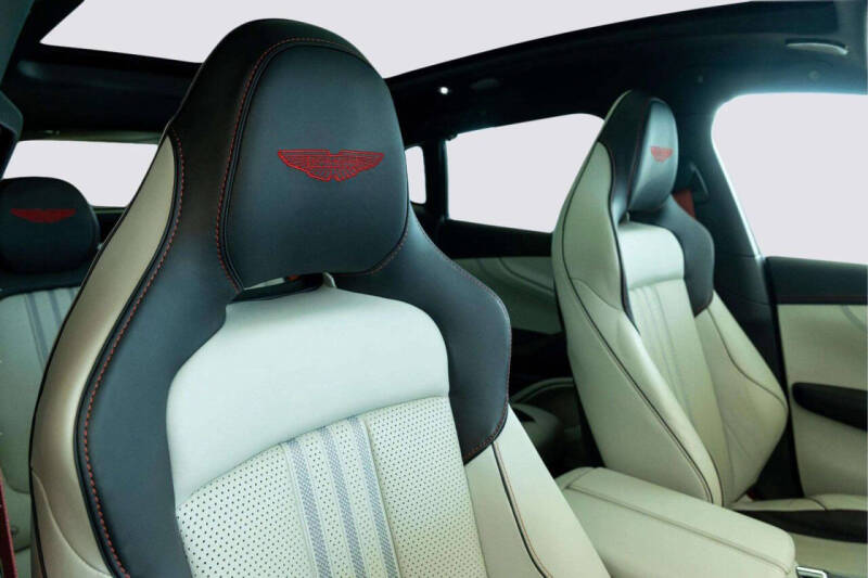 2025 Aston Martin DBX 707