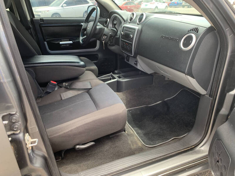 2008 Mitsubishi Raider LS