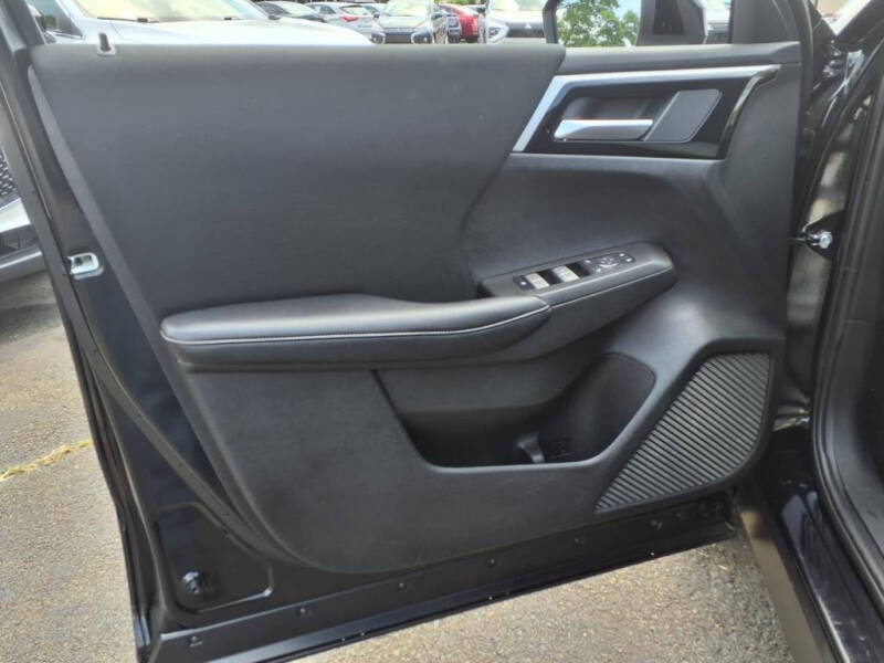 2024 Mitsubishi Outlander ES