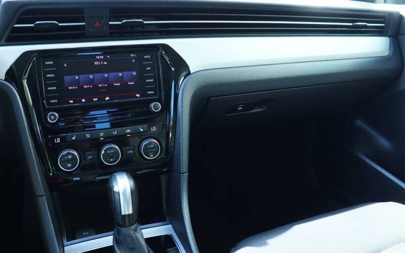 2022 Volkswagen Passat SE