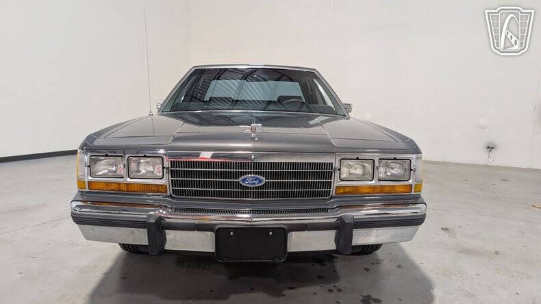 1988 Ford Crown Victoria