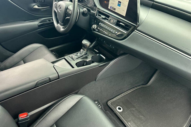 2025 Lexus ES 350