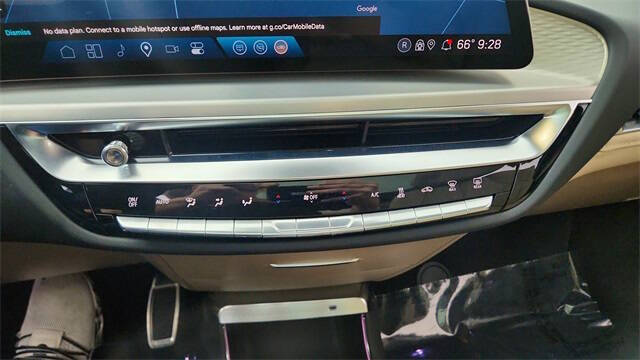 2025 Cadillac LYRIQ Luxury 3