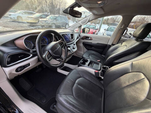 2017 Chrysler Pacifica Touring-L