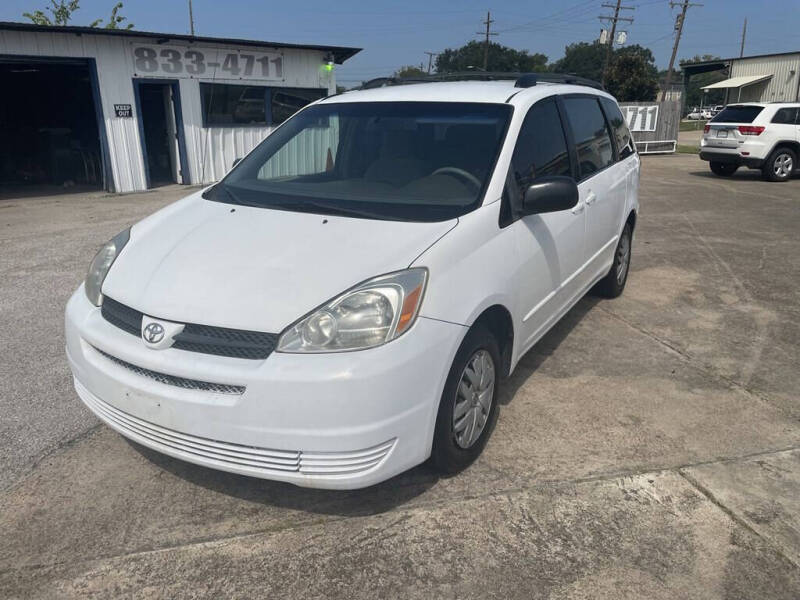 2005 Toyota Sienna LE photo 2