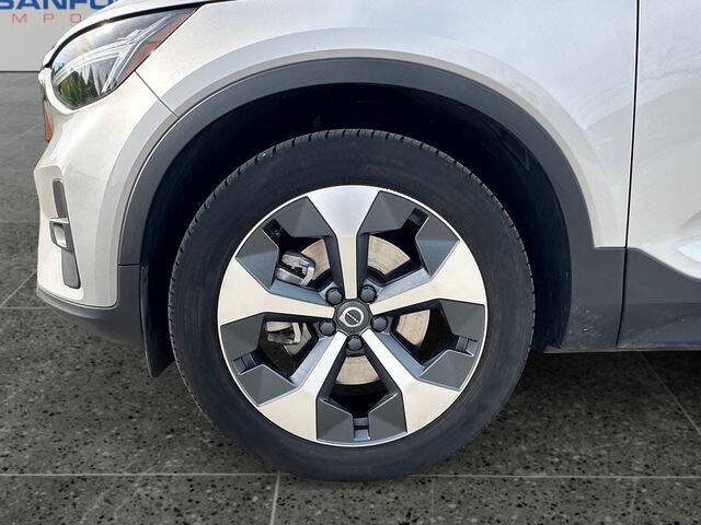 2023 Volvo XC40 B5 Plus Bright Theme