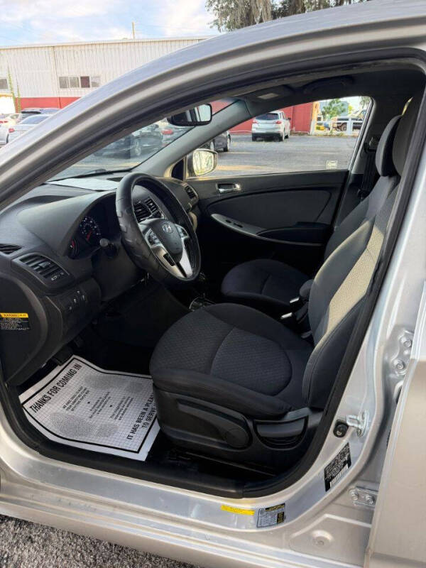 2012 Hyundai Accent SE
