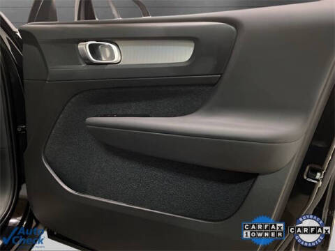 2025 Volvo XC40 B5 Core Bright Theme