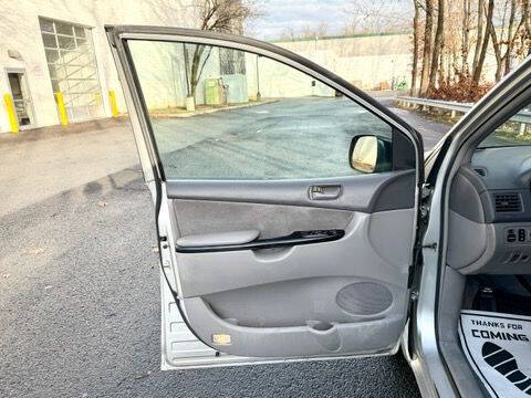 2004 Toyota Sienna LE 7 Passenger
