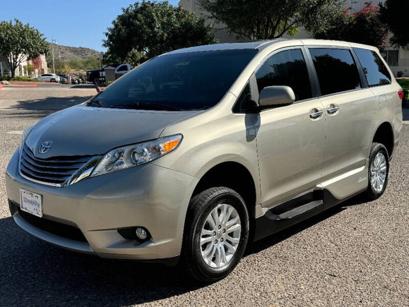 2017 Toyota Sienna XLE Premium 8-Passenger