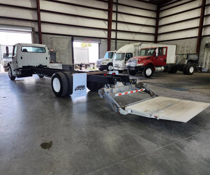 2016 Freightliner M2 106