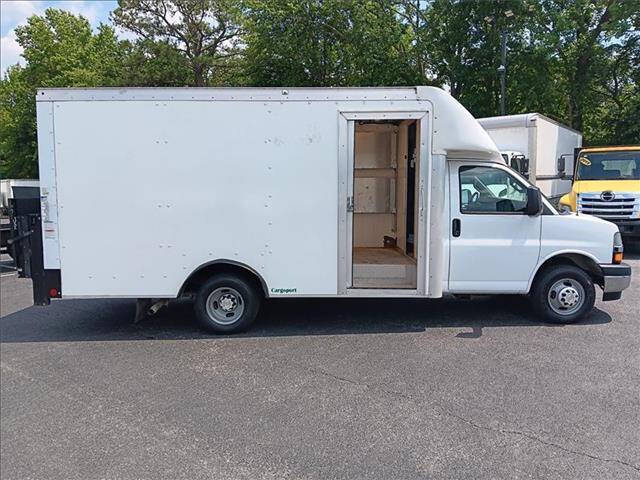 View vehicle photo 7