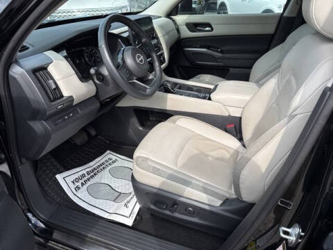 2023 Nissan Pathfinder SL