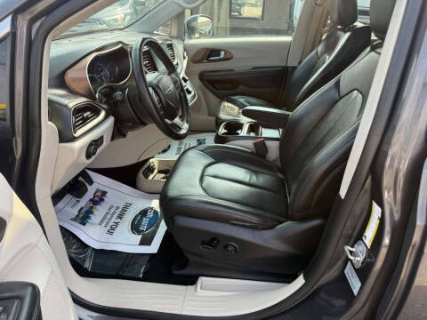 2017 Chrysler Pacifica Touring-L