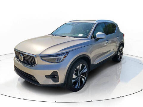 2024 Volvo XC40 B5 Plus Bright Theme