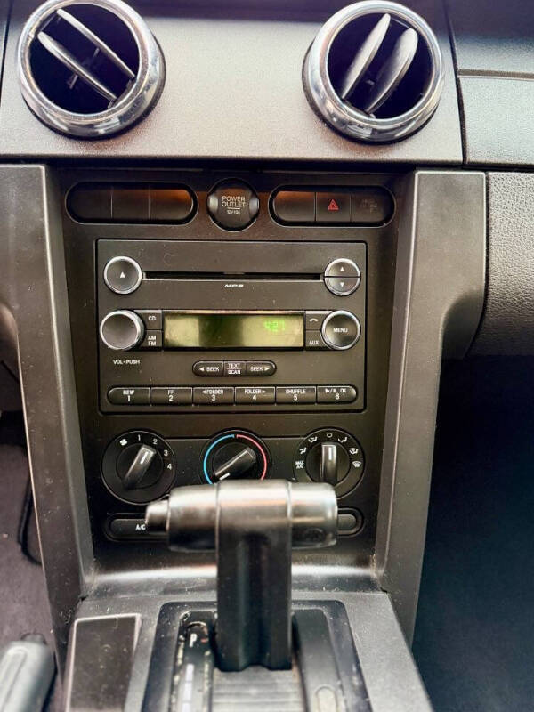 2008 Ford Mustang V6 Deluxe