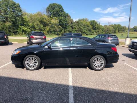 2013 Chrysler 200 for sale at DOUG'S AUTO SALES INC in Pleasant View TN