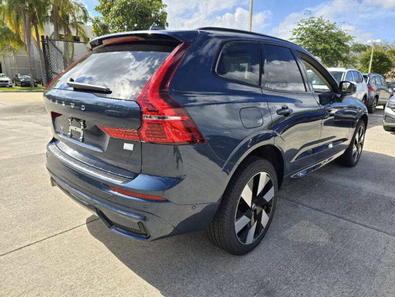 2024 Volvo XC60 Recharge T8 Plus Dark Theme