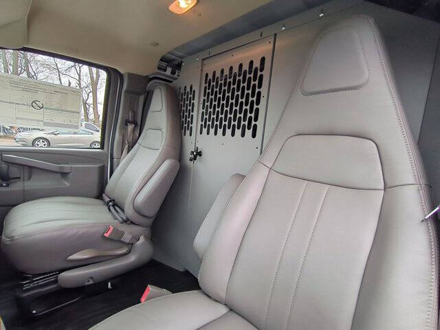 2025 Chevrolet Express 2500