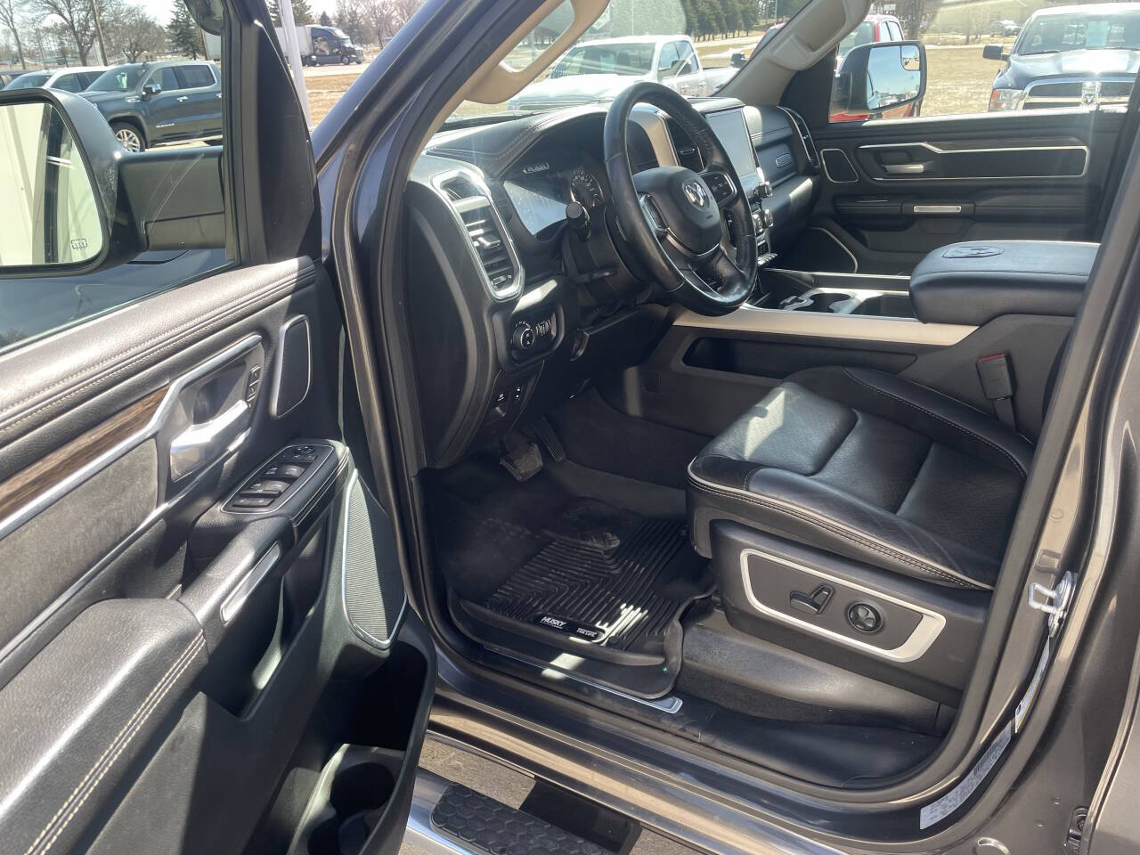 2019 Ram 1500 Laramie photo 4