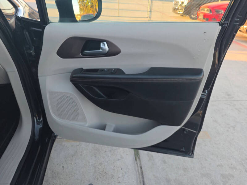 2017 Chrysler Pacifica Touring