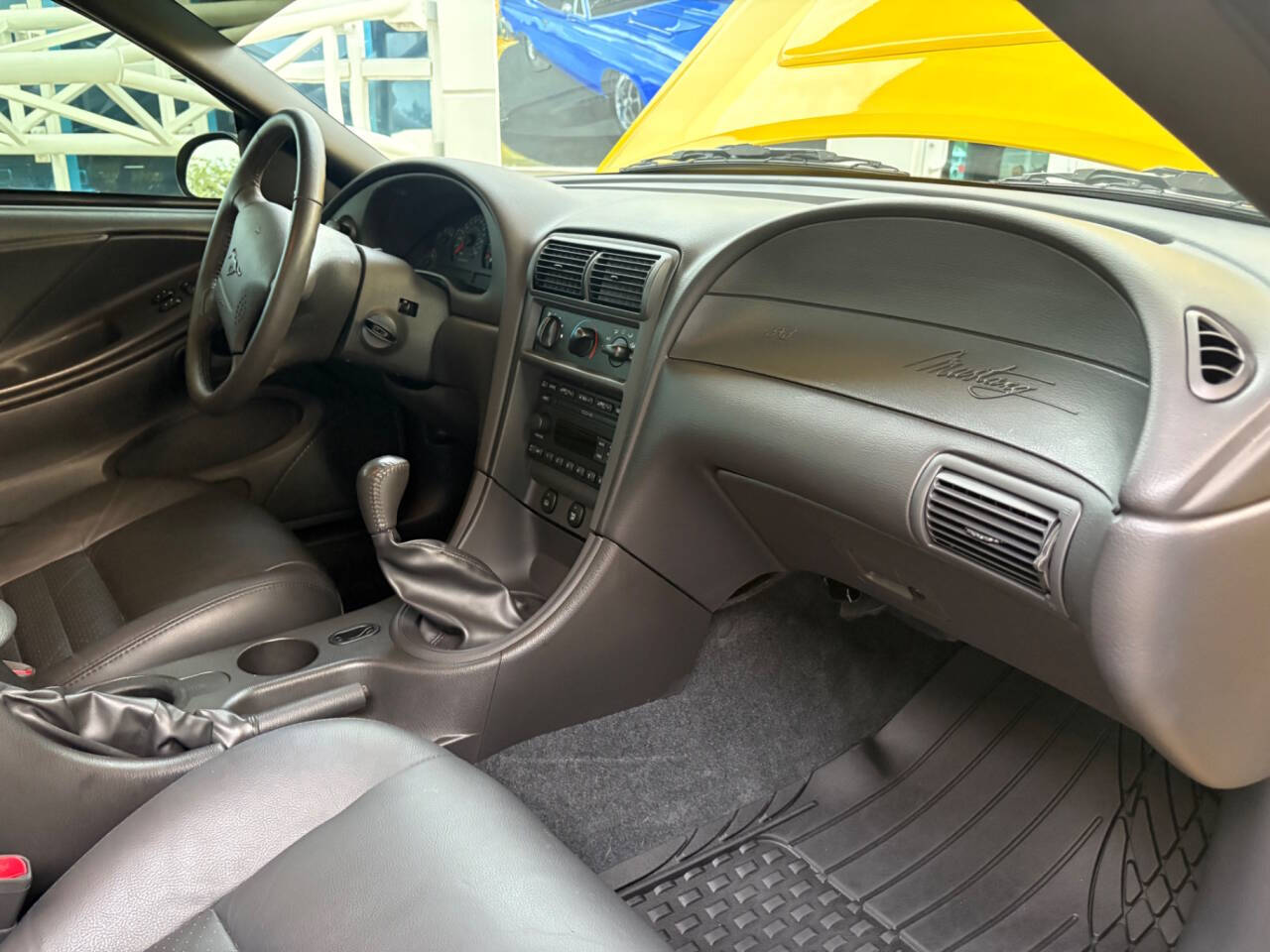 2004 Ford Mustang 31