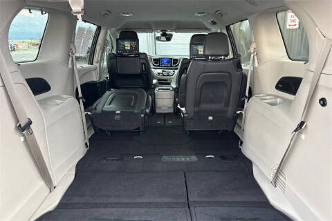 2017 Chrysler Pacifica Touring-L Plus