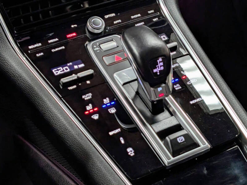 2022 Porsche Panamera 4