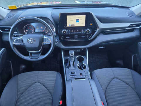 2024 Toyota Highlander LE