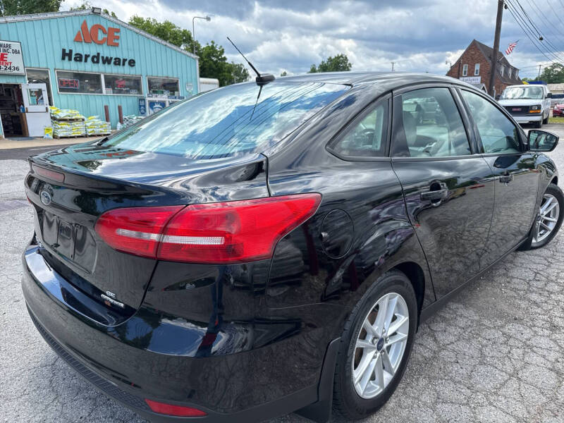 2016 Ford Focus SE - Photo 6