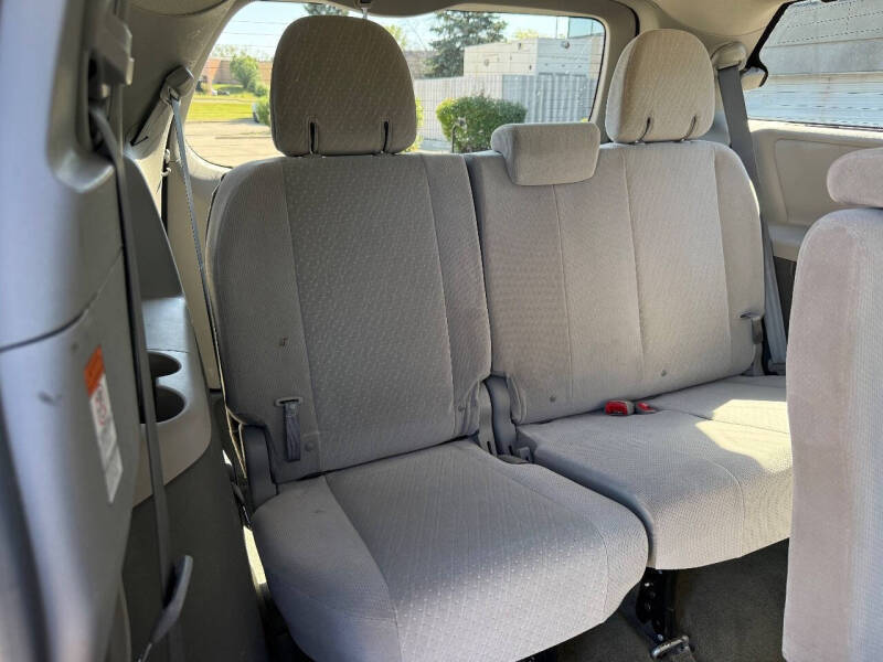 2017 Toyota Sienna LE 8-Passenger