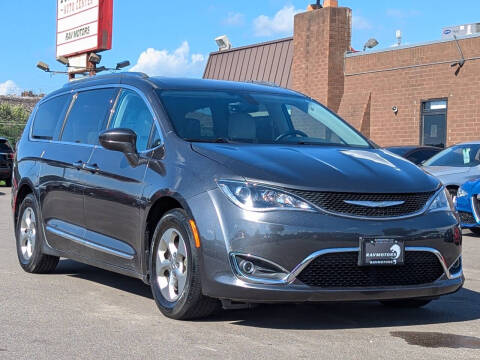 2017 Chrysler Pacifica Touring-L Plus