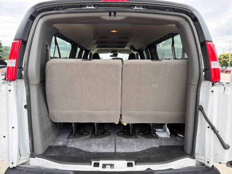 2025 Chevrolet Express LT 3500