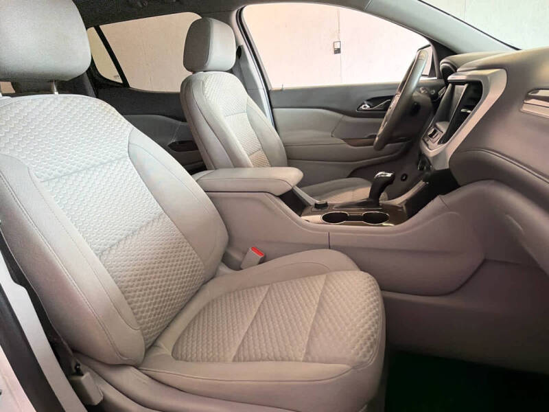 2017 GMC Acadia SLE-2