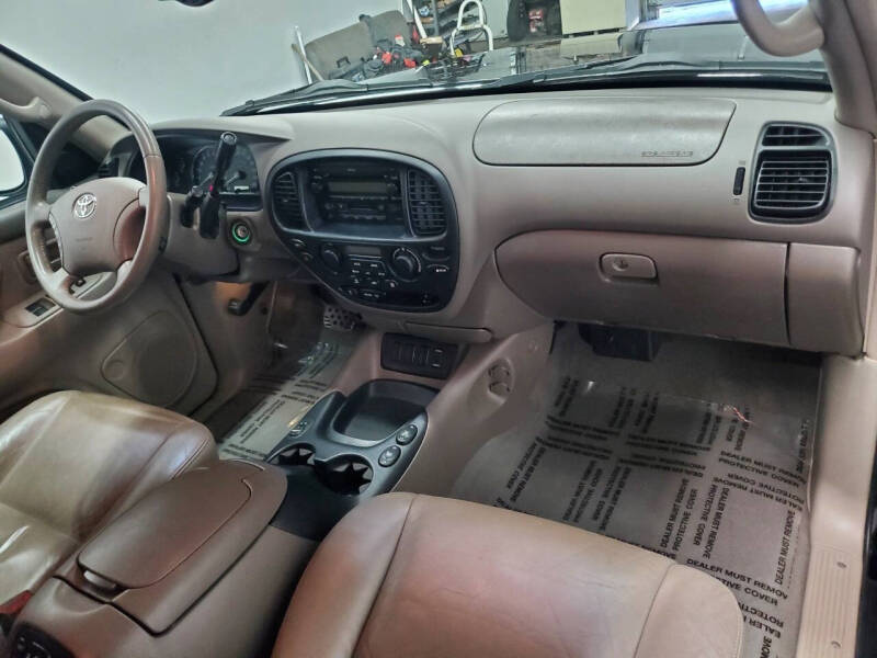 2005 Toyota Sequoia SR5