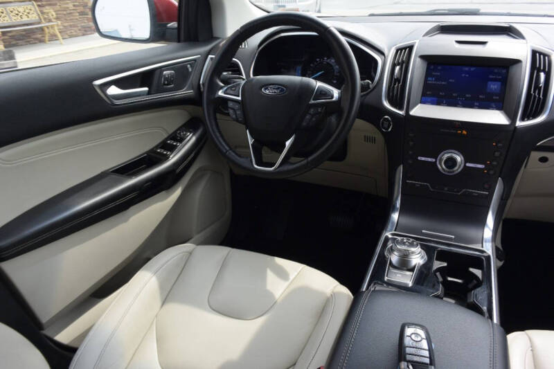 2020 Ford Edge Titanium