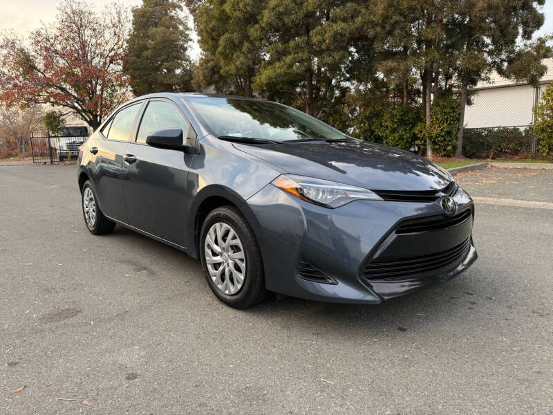 2019 Toyota Corolla LE photo 3