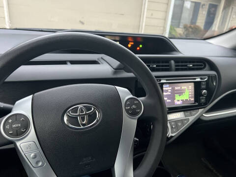 2016 Toyota Prius c Persona Special Edition