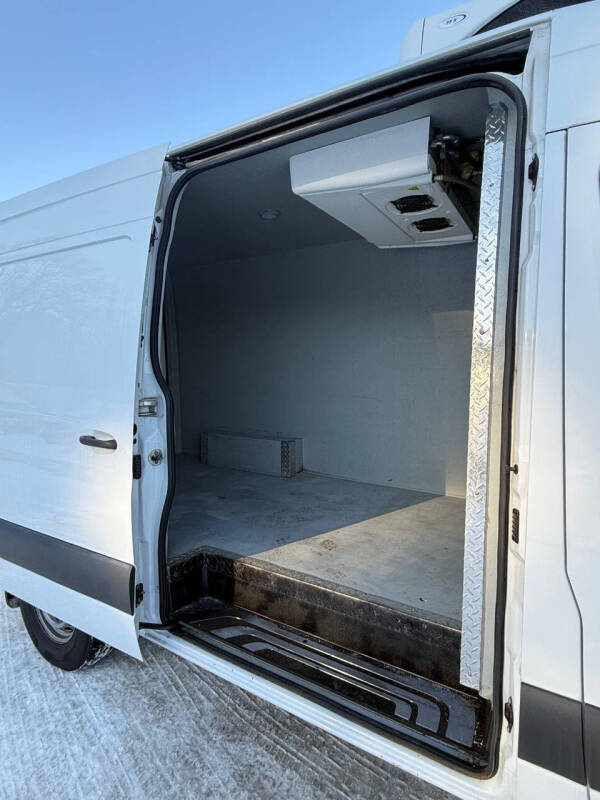 2020 Mercedes-Benz Sprinter Crew Van Base photo 11