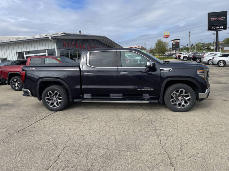 Used 2023 GMC Sierra 1500 SLT with VIN 3GTUUDE88PG305683 for sale in Maquoketa, IA