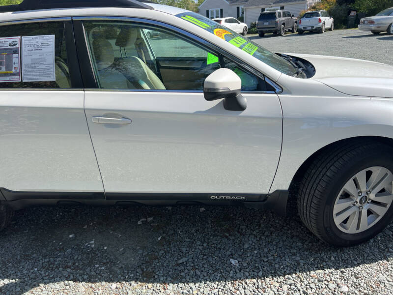 2018 Subaru Outback Premium photo 8